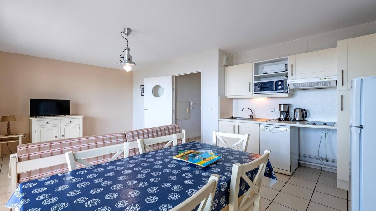 Plougonvelin Apartment | Beachside Bliss in Brittany