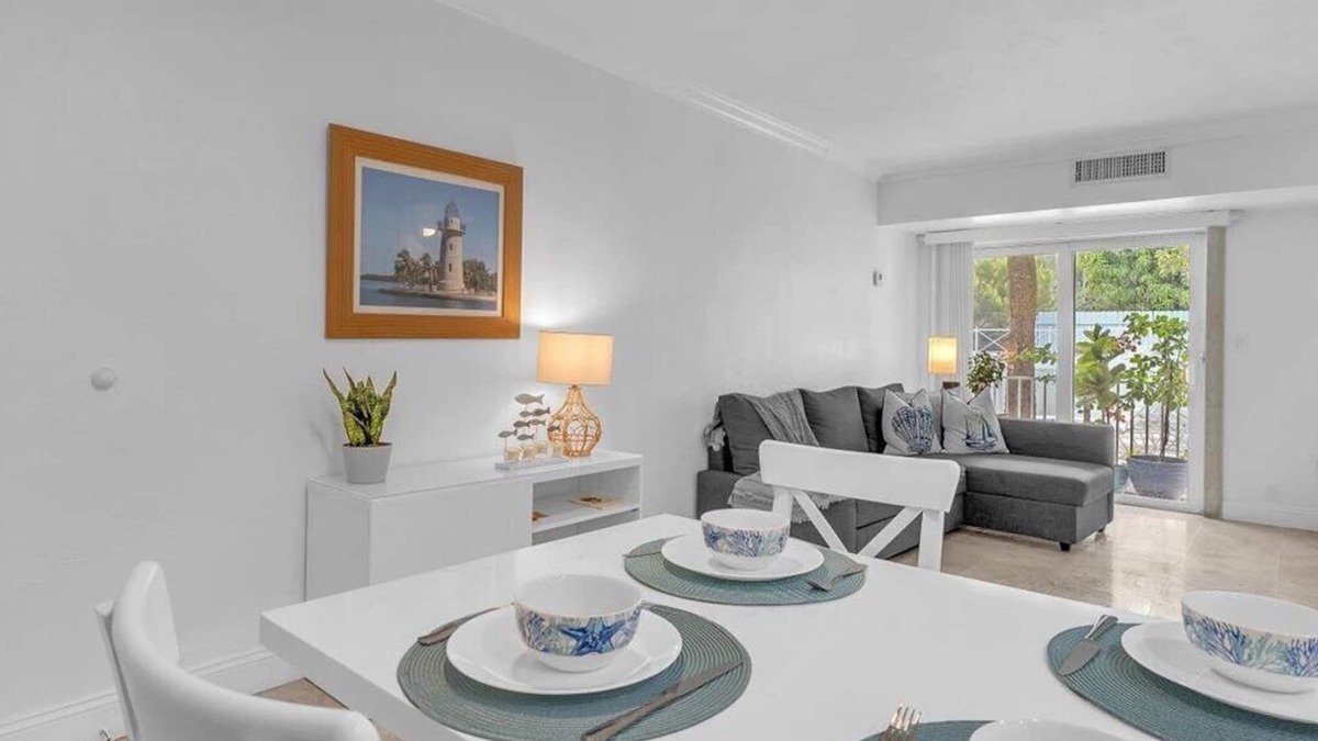 Key Biscayne House | Beachside Bliss: One-Bedroom perfect vacation parking included