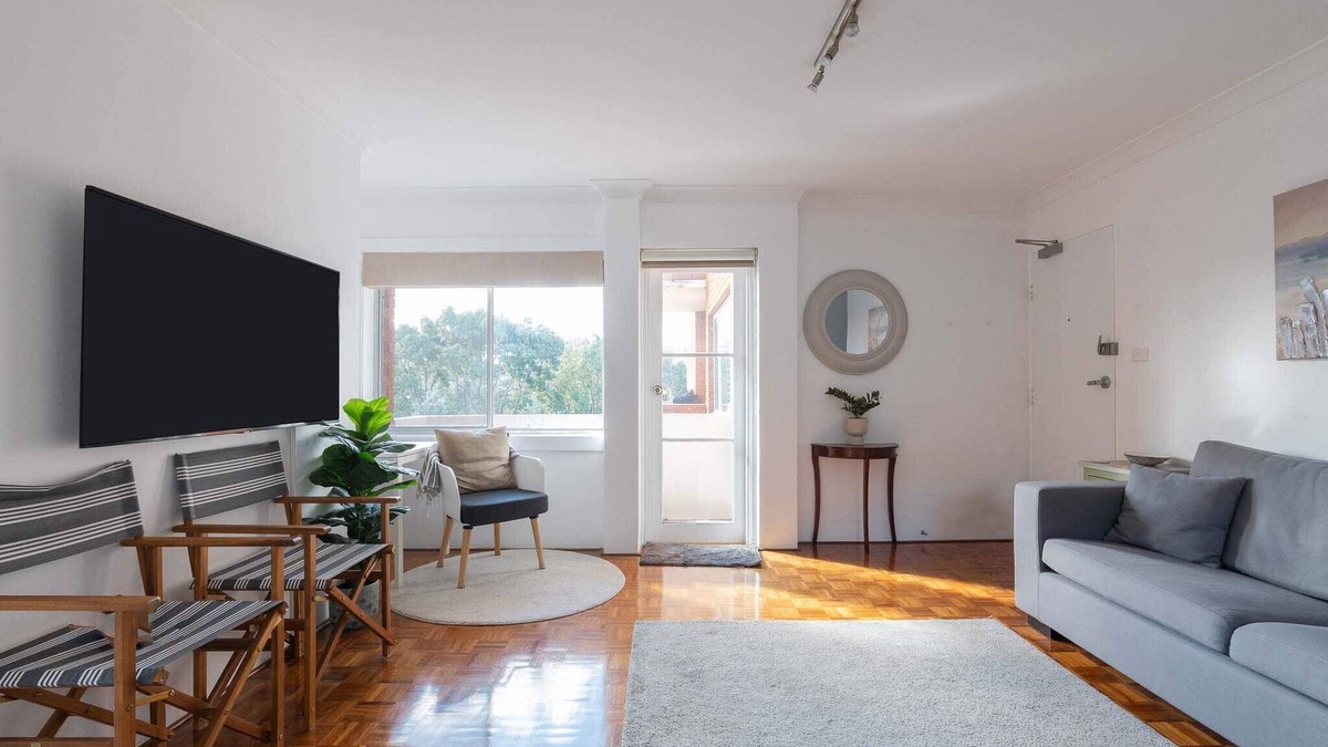 Clovelly Apartment | Beachside Clovelly Living w Parking 50m to Beach