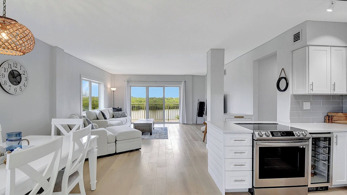 Ocean Ridge Condo | Beachside Condo Offering The Best Bay Views in Palm Beach - Key West Vibe