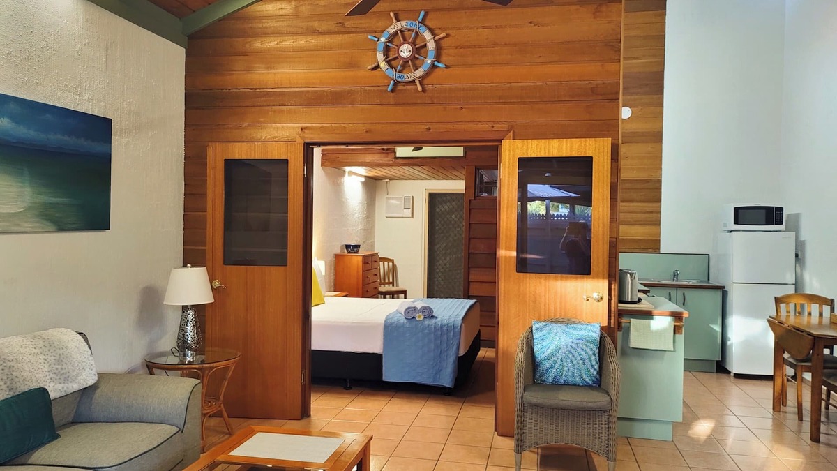 Nelly Bay Cottage | Beachside Cottage - A Private Peaceful Hidden Gem