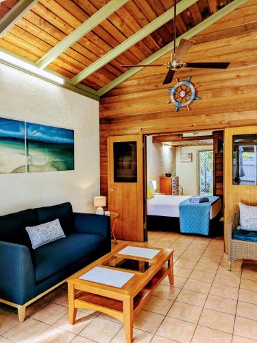 Nelly Bay Apartment | Beachside Cottage - A Private Peaceful Hidden Gem 50m to Beach