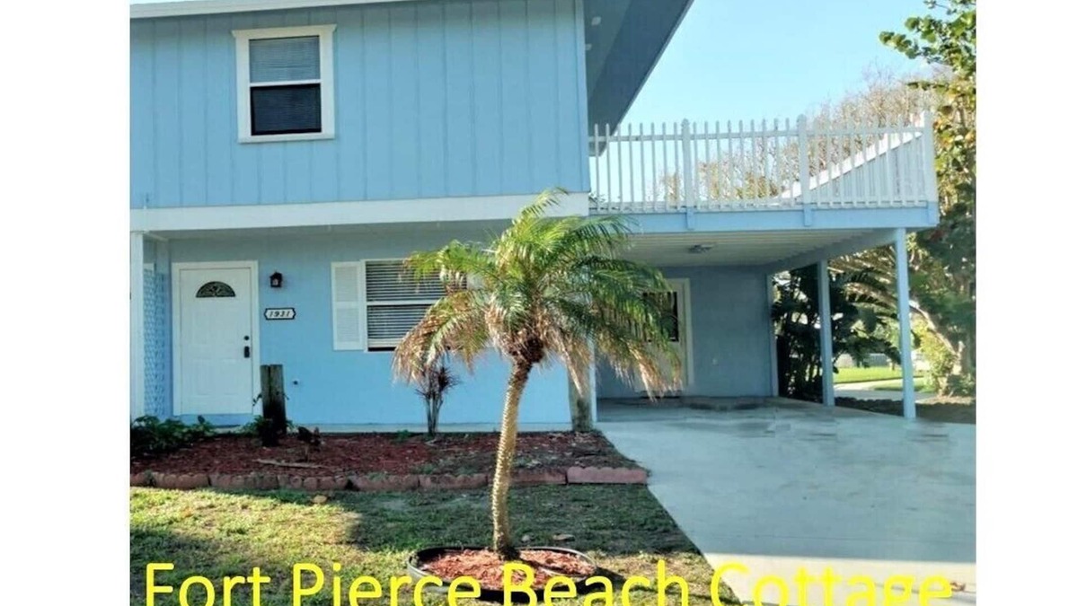 Fort Pierce House | 🌊 Beachside Cottage, Great Neighborhood 🐶 Pet Friendly 🏖️ Parks/Sunsets
