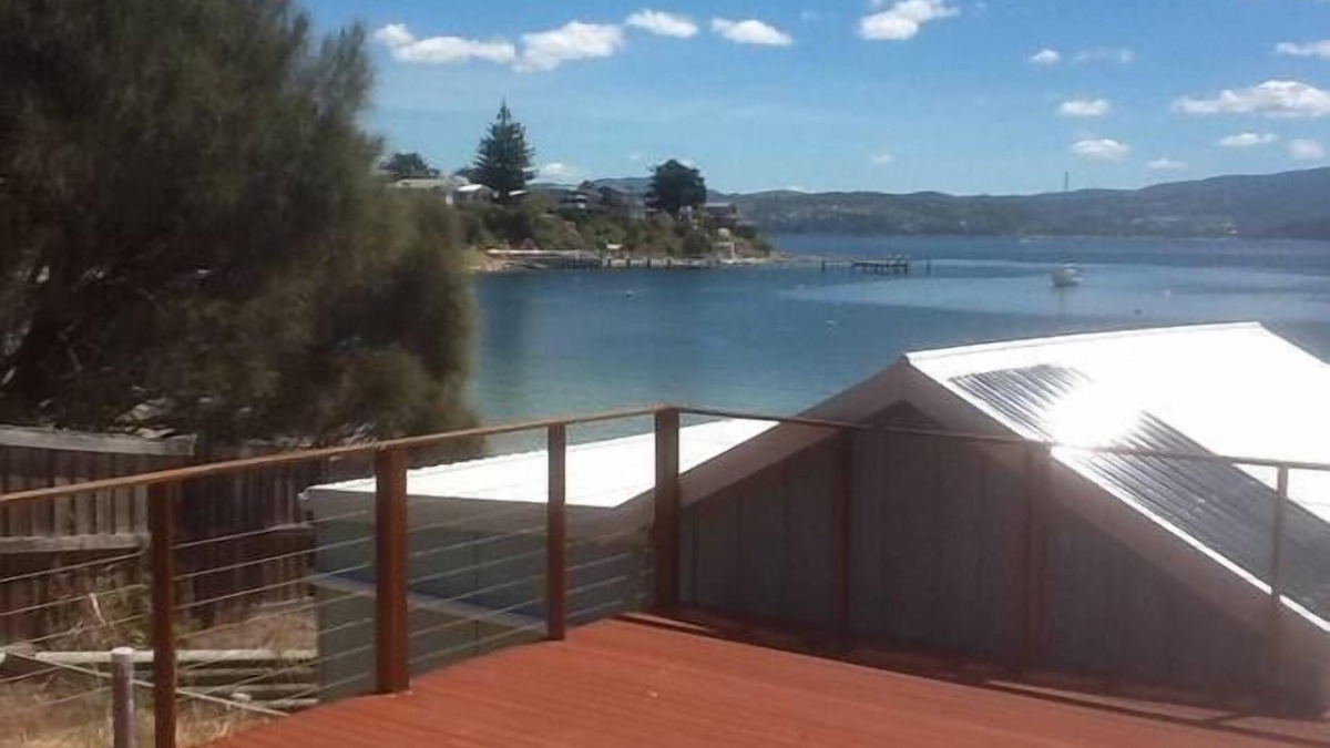 Opossum Bay Cottage | Beachside Cottage in great location, only 30min from CBD