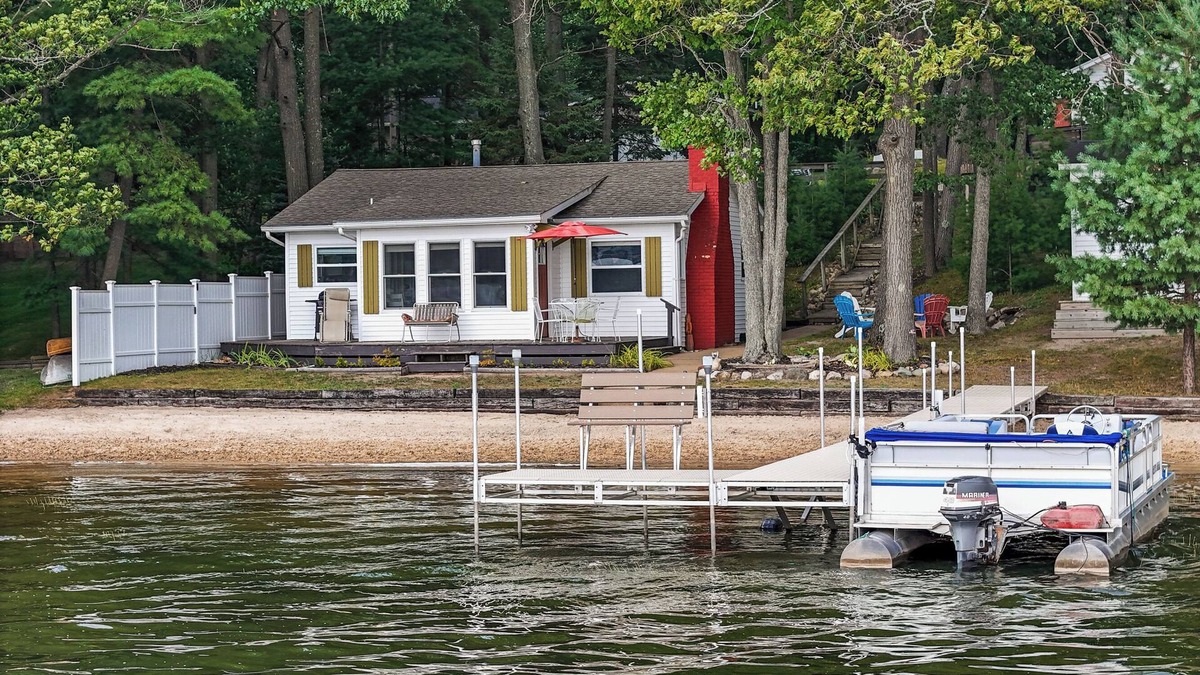 Lake City Cottage | Beachside Cottage on Sapphire Lake