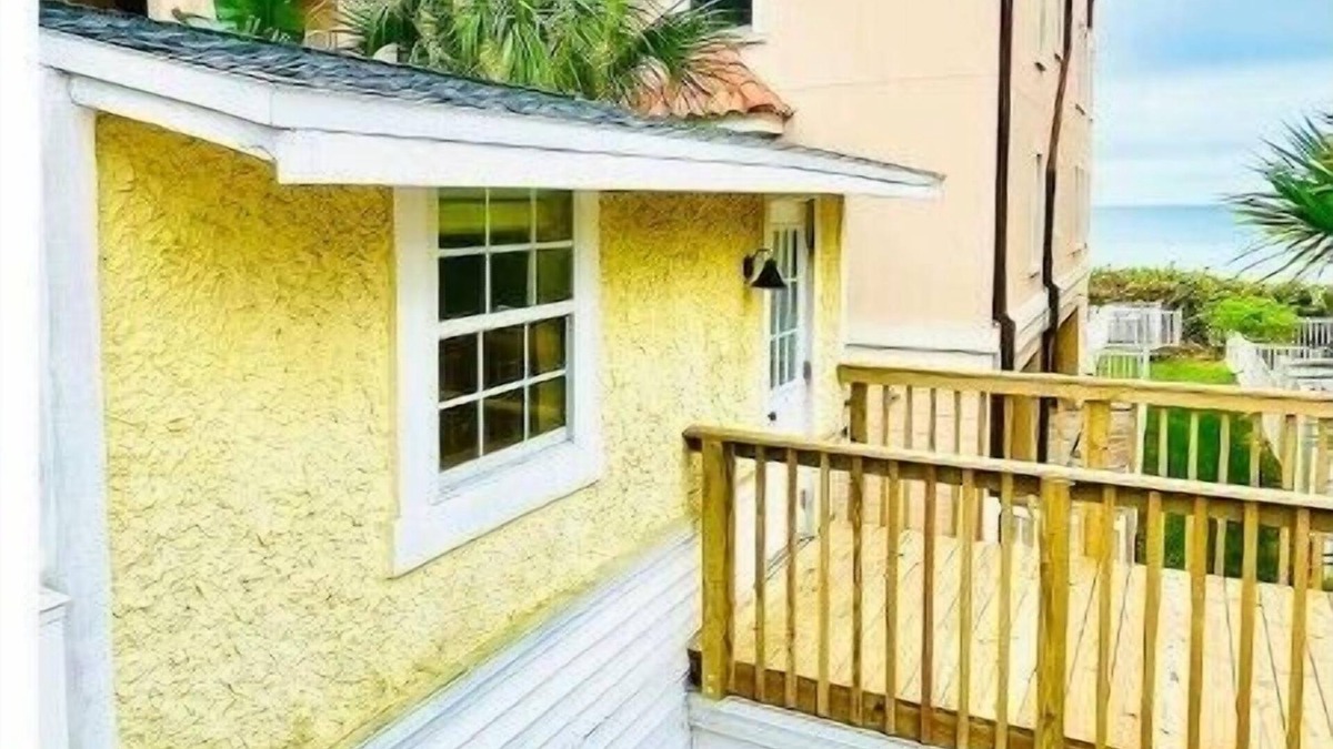 Indian Rocks Beach Cottage | Beachside Historic Cottage – Steps to Sand!