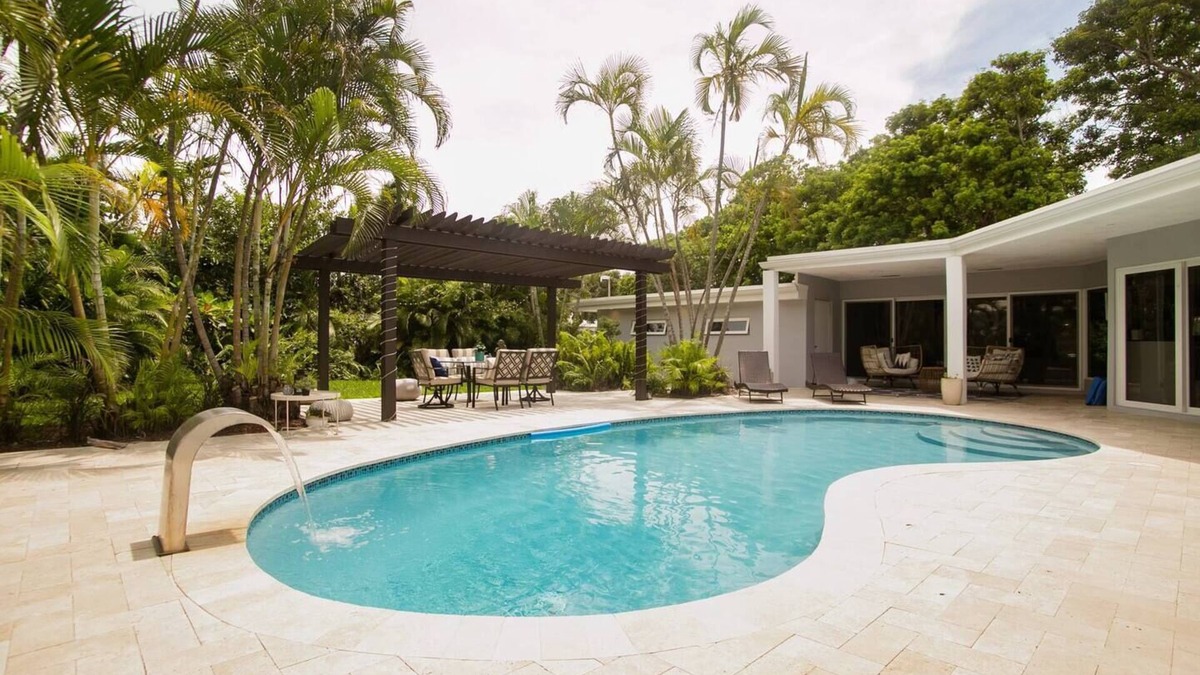 Harbor Beach House | Beachside Oasis in Prime Location w/Pool & Gardennn