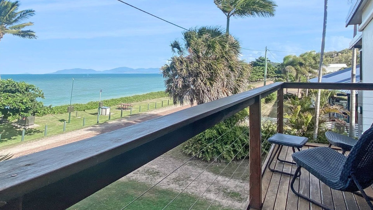 Nelly Bay Apartment | Beachside Palms Unit 1