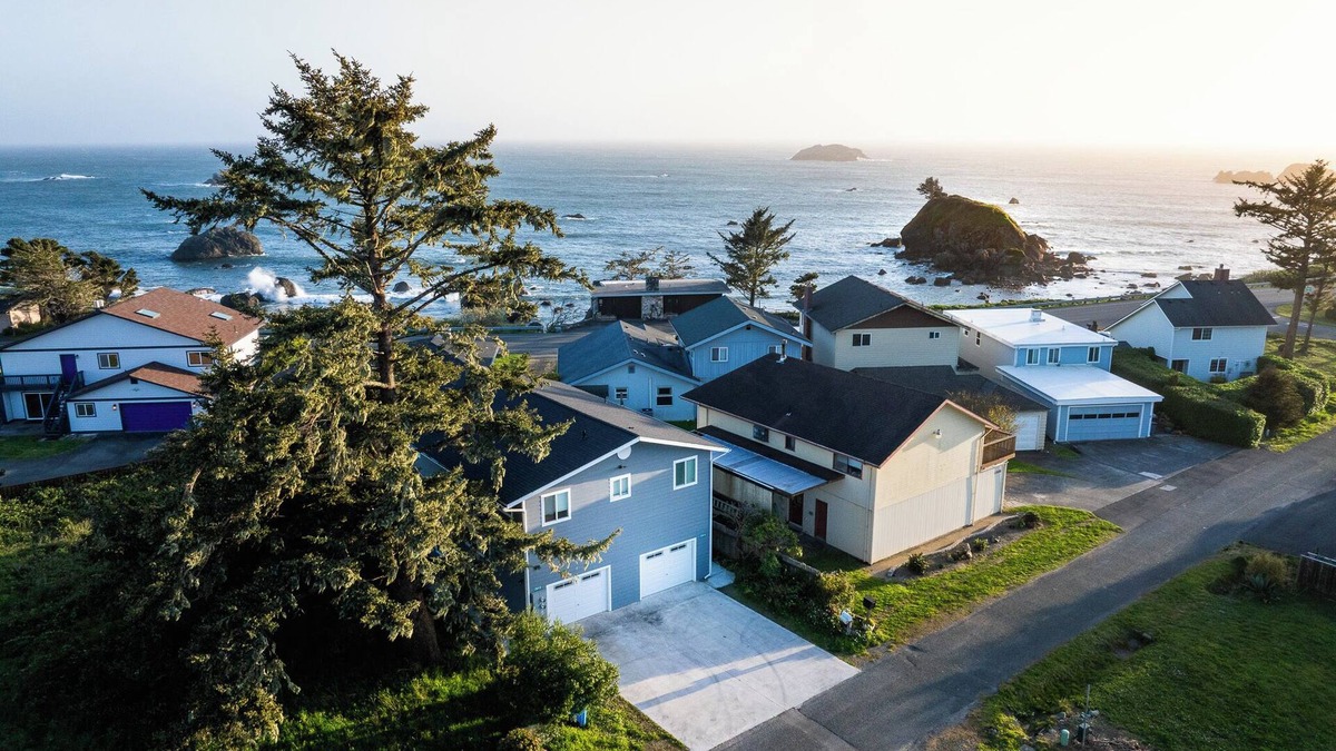Crescent City North House | Beachside Suite at Lipowitz