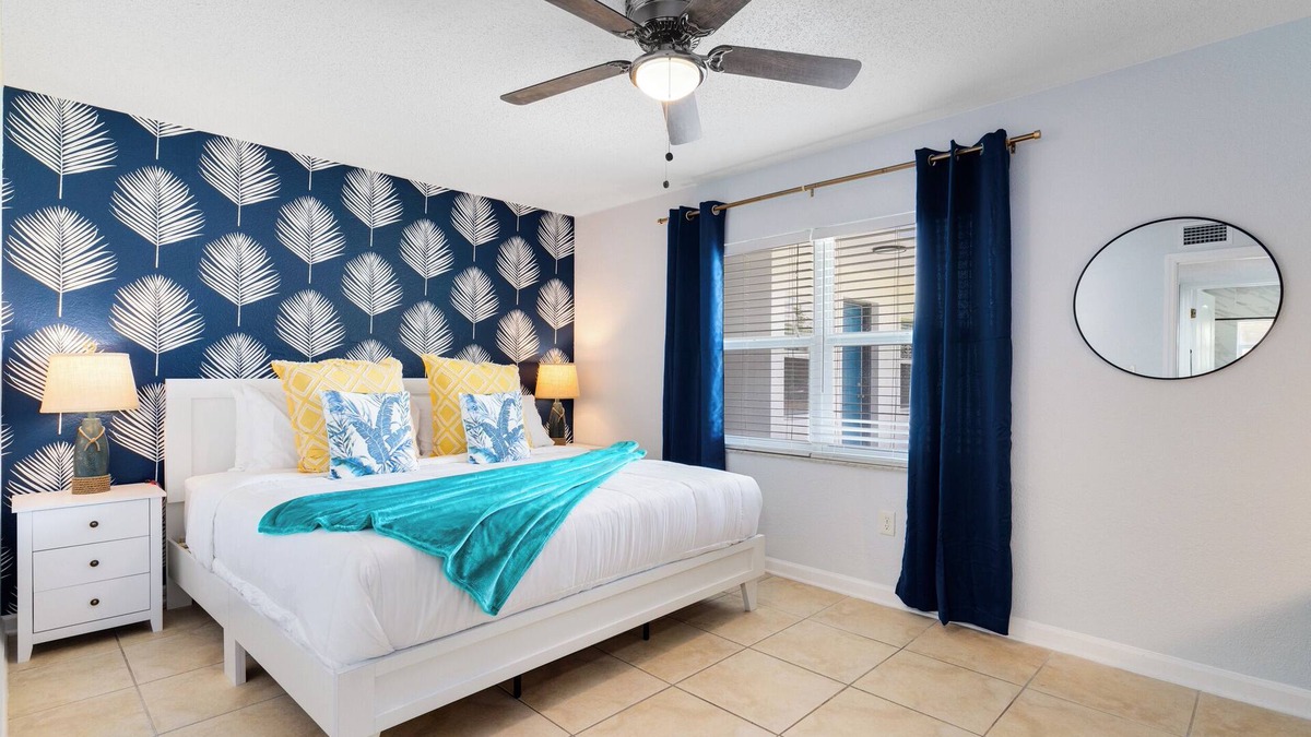 Indian Harbour Beach Apartment | Beachside~ Walk to the beach, Pool, BBQ, Gym,Patio