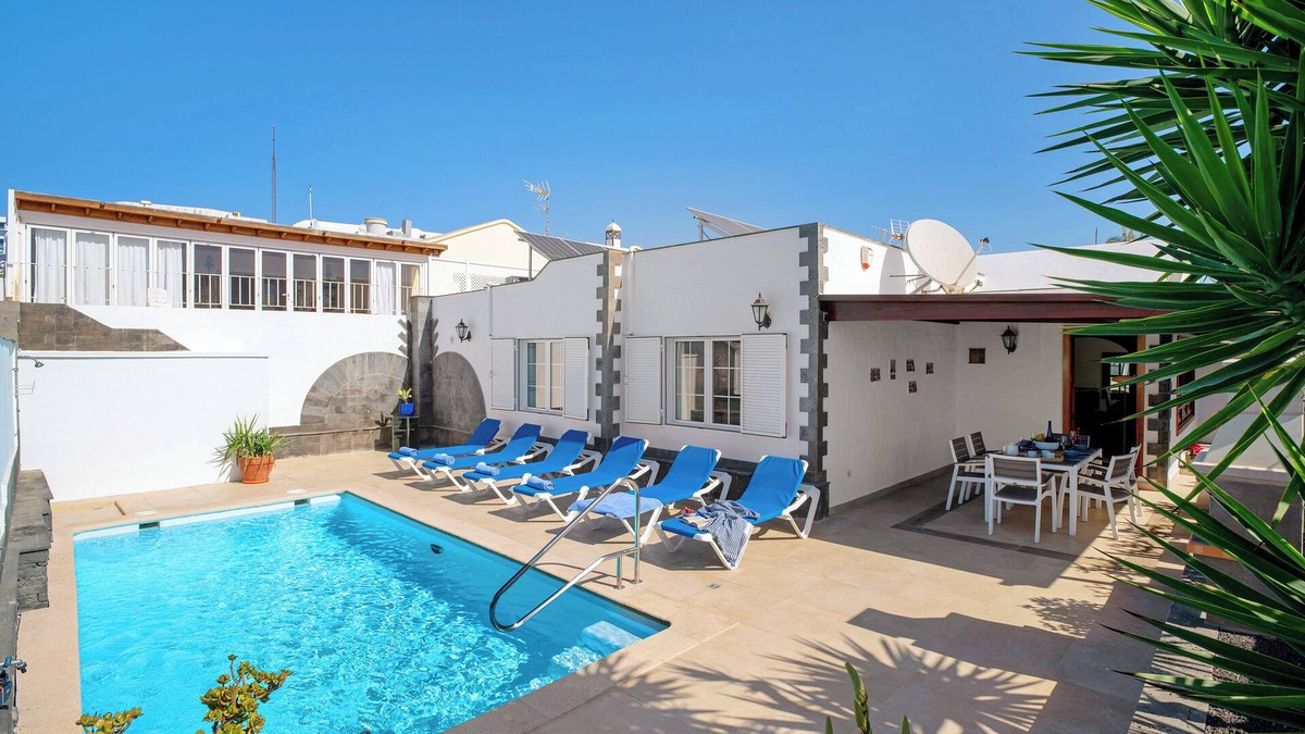 Puerto del Carmen Villa | Beachside Villa "Muñoz" with Heated Pool, Air Conditioning & Wi-Fi