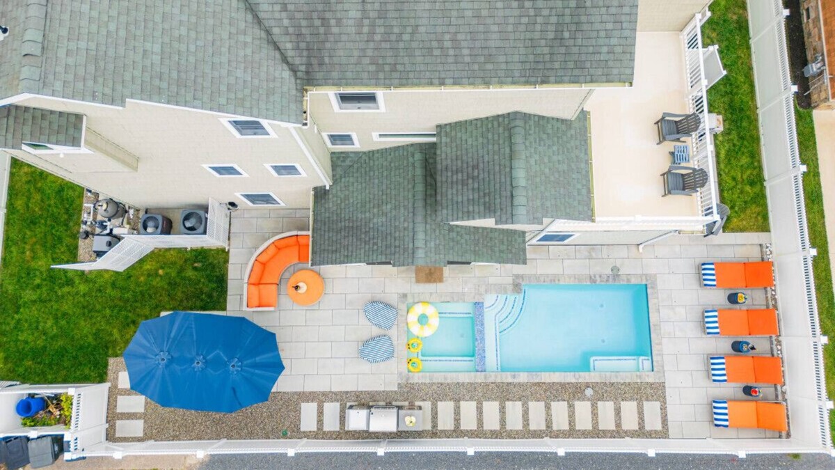 A-Zone House | Beachside Villa, Pool & Hot Tub open till October!