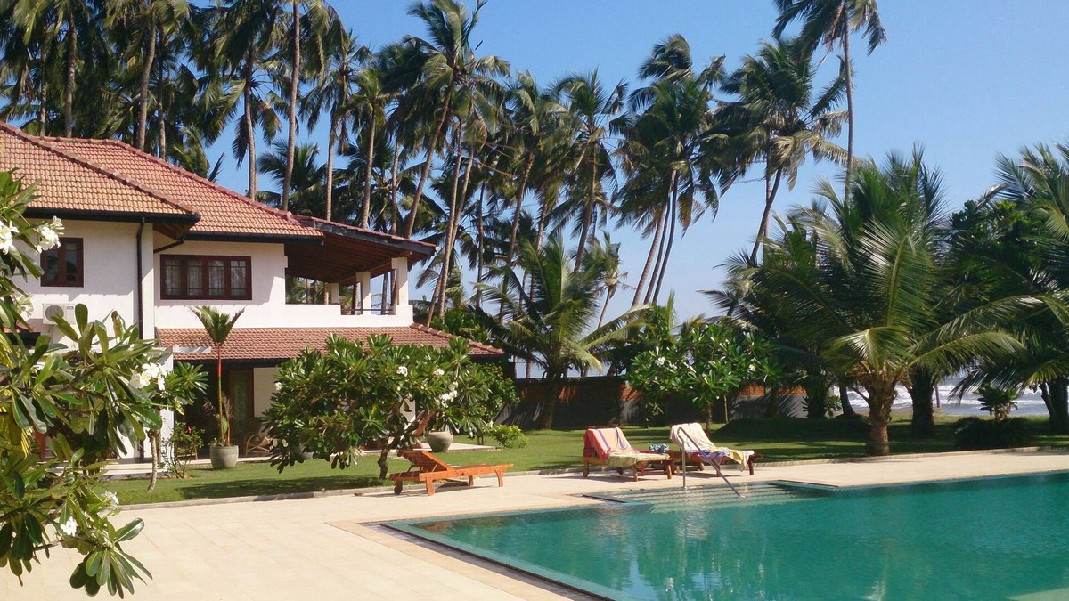 Wadduwa Villa | Beachside Villa. Private Chef. Swimming Pool and Tennis court. 3 bedrooms. AC