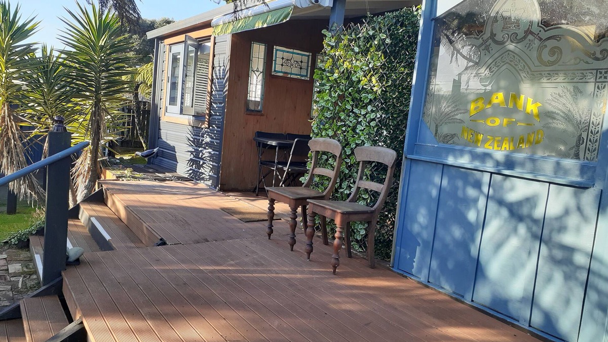 Westport Cottage | Beachside with bike trail access and fibre. Winter and weekly discounts now on.