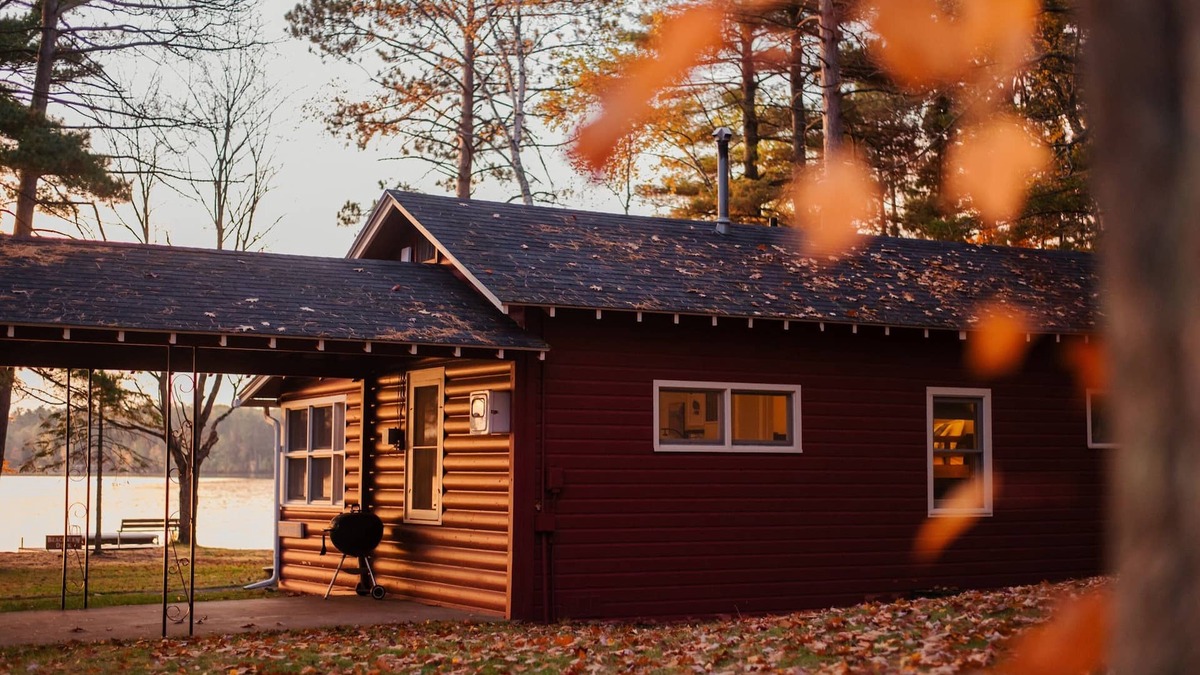 Manitowish Waters Cabin | Beachview Cabin | Dog-Friendly in Fall and Spring