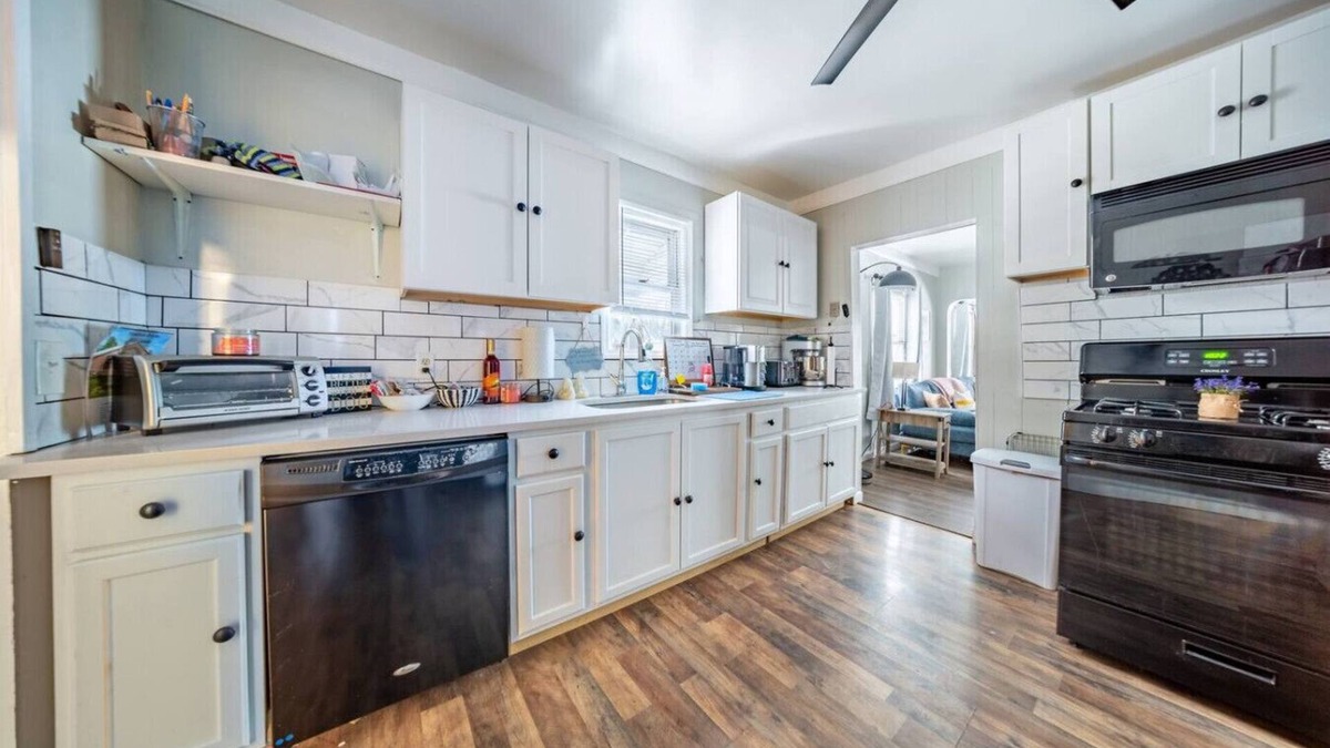 Woodmere House | Beachwood Area 2 Bedroom w King Beds