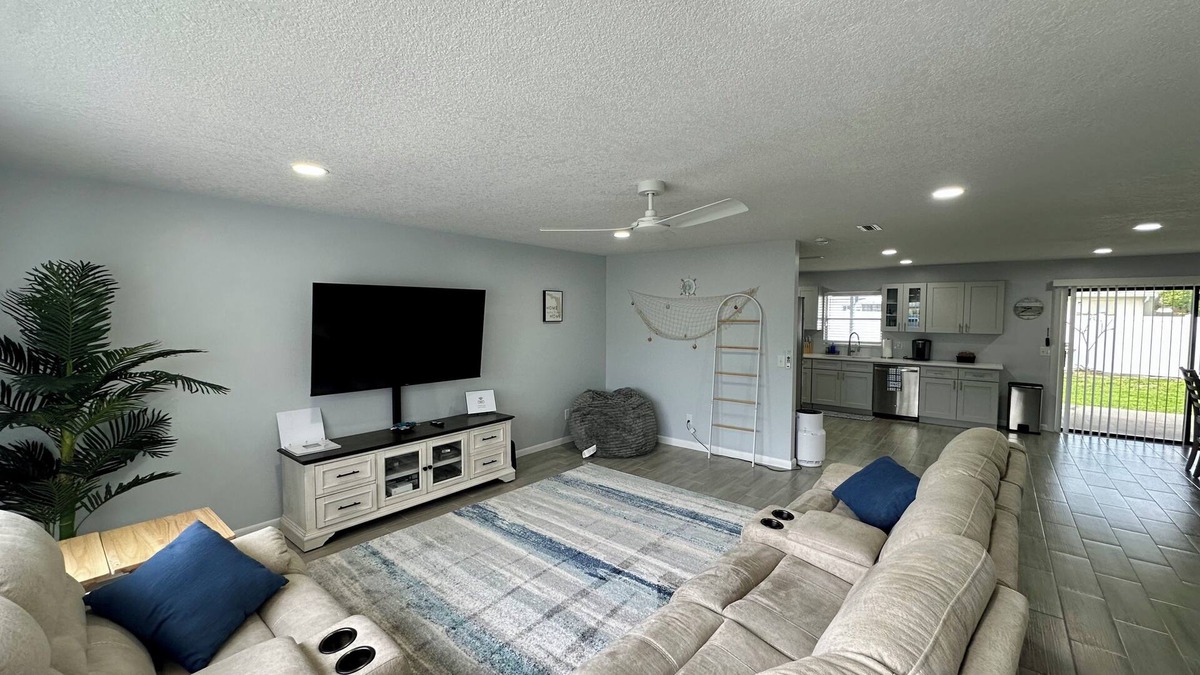 Cocoa House | Beachy Cocoa Home Near Cruise Port W/Hot Tub