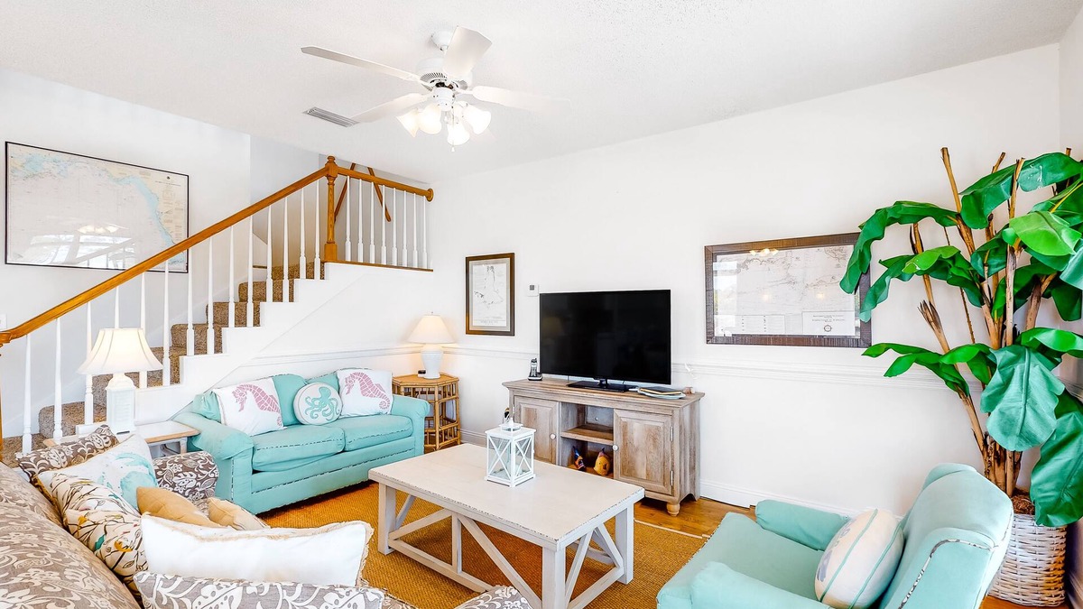 Audubon Place House | Beachy Duplex w/Full Kitchen, High-Speed WiFi, Central AC, and Washer/Dryer!