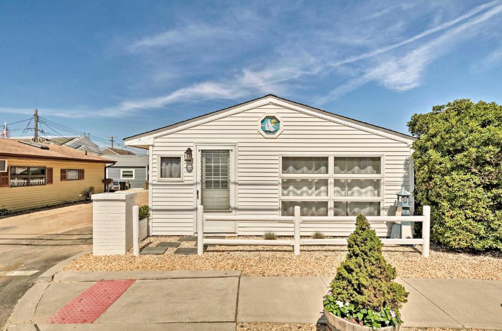 Ocean Beach III House | Beachy Lavallette Cottage with Outdoor Shower, Patio
