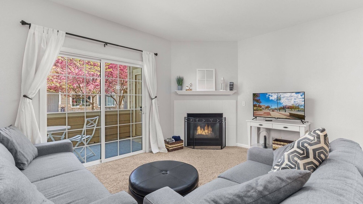 Windsor Condo | Beacon at the Lakes - Cozy & Bright 2bd/2ba Ground Level Condo