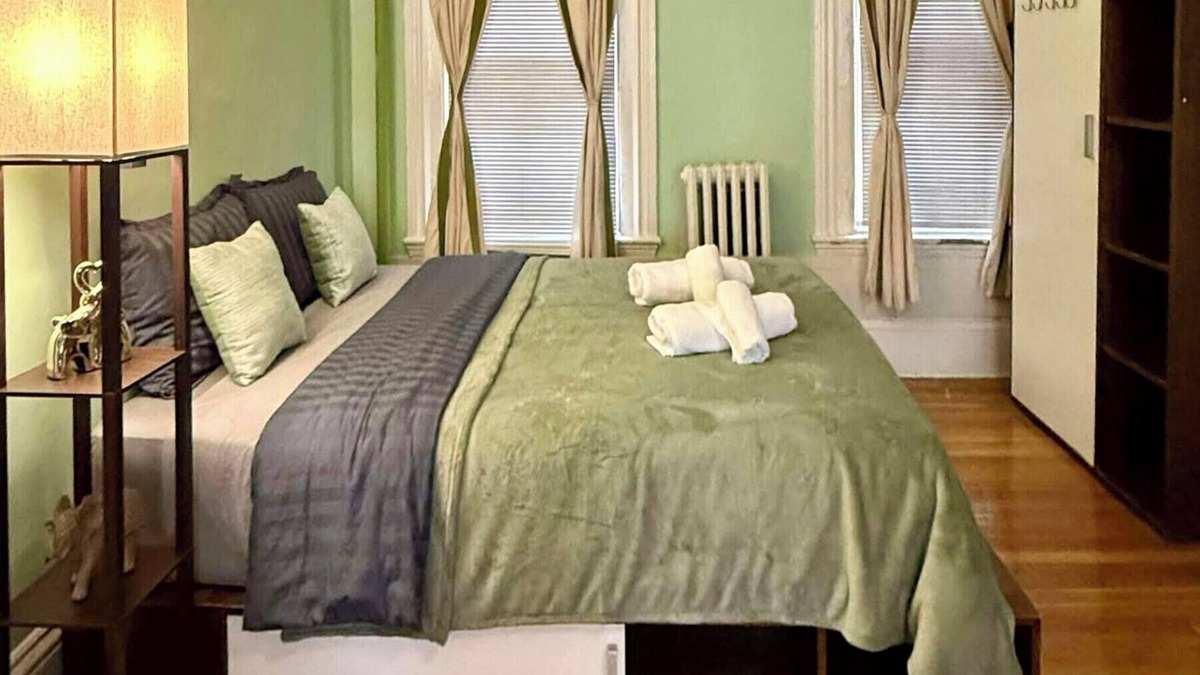 Beacon Hill Apartment | Beacon Hill Studio with Full Kitchen, Close to MGH, Train, Boston Common
