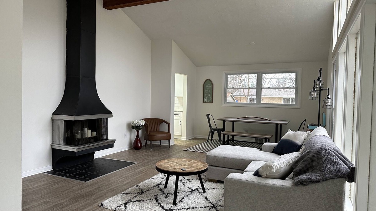Mentor House | Beaming Mentor Bungalow with great central location and large fenced in yard