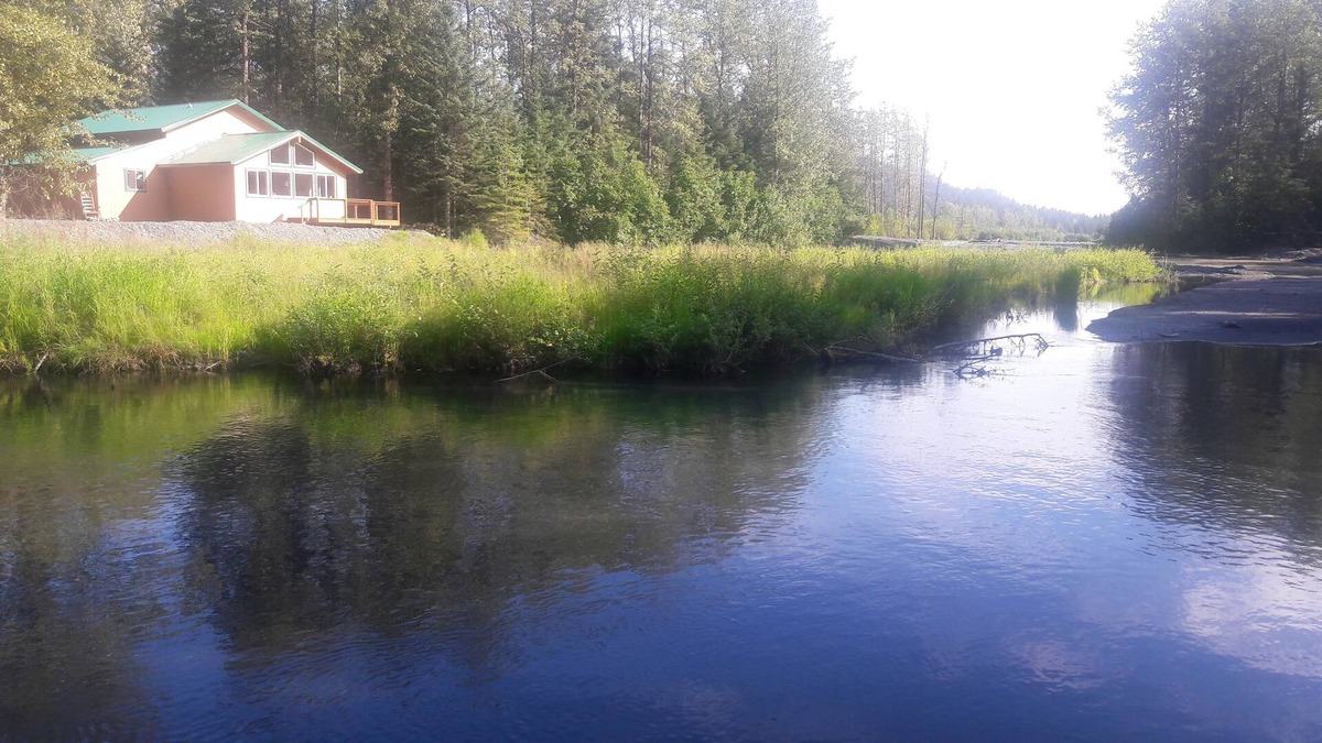 Bear Creek Cabin | Bear and Berry Lodge - The Most Beautiful Spot in Seward!