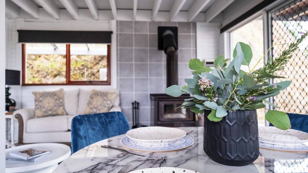 Riverlea Cottage | Bear Cottage Eco Escape in the Hills of Riverlea