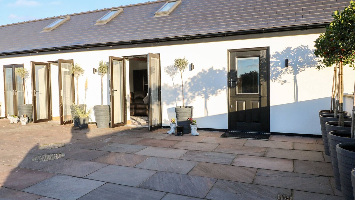 Belper Cottage | BEAR COTTAGE, romantic, character holiday cottage in Heage
