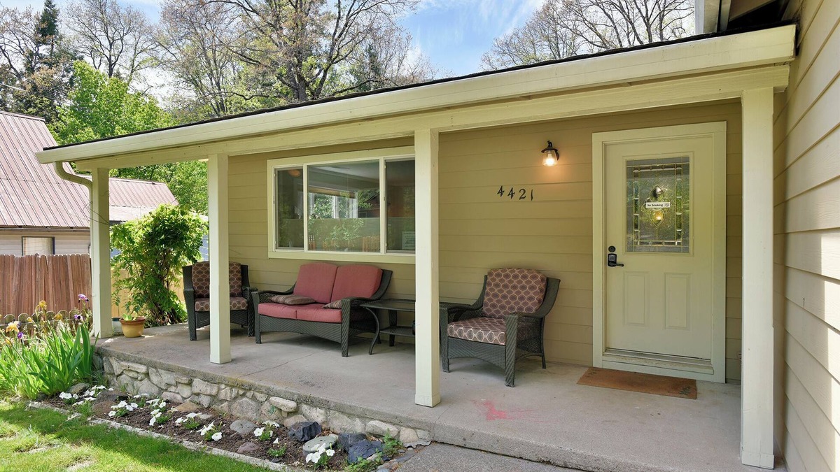 Dunsmuir House | Bear Creek Bungalow, Comfortable home for everyone
