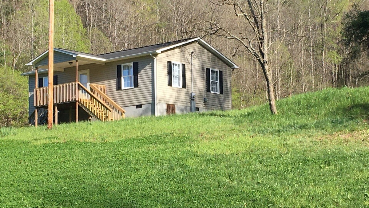 Butler House | Bear Creek Mountain Retreat Cottage on 107 Acres