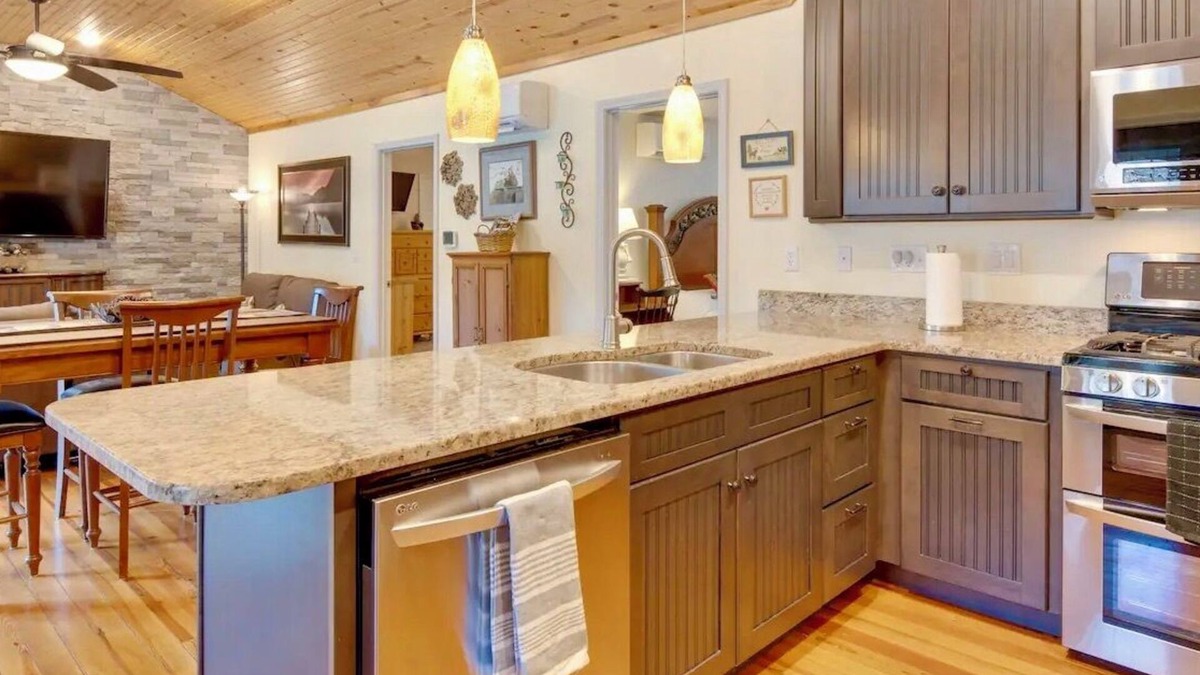 Lake Lure Cabin | Bear Creek Retreat - Cabin in LLVR gated community nLake Lure now Welcomes YOU!