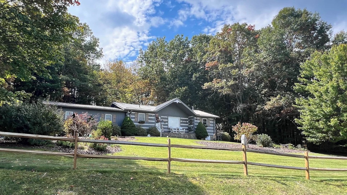 Jefferson Cabin | Bear Creek Ridge Available Labor Day Weekend!