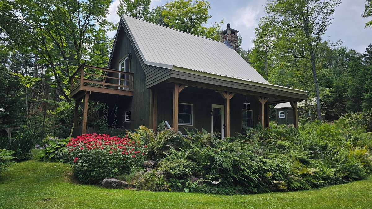 Newark Cabin | Bear Cub Cabin: An Enchanted Sanctuary