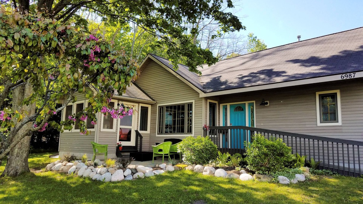 Glen Arbor House | Bear Haven Cottage at Glen Lake Narrows