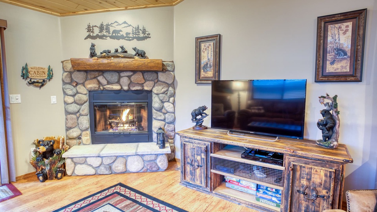 Show Low Cabin | Bear Haven Family Friendly Show Low cabin w/WIFI, gas fireplace, A/C