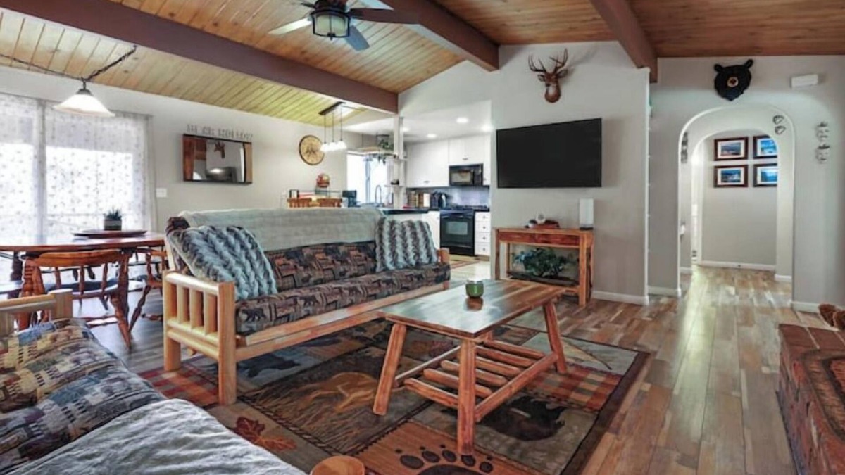Three Rivers House | Bear Hollow by Sequoia National Park