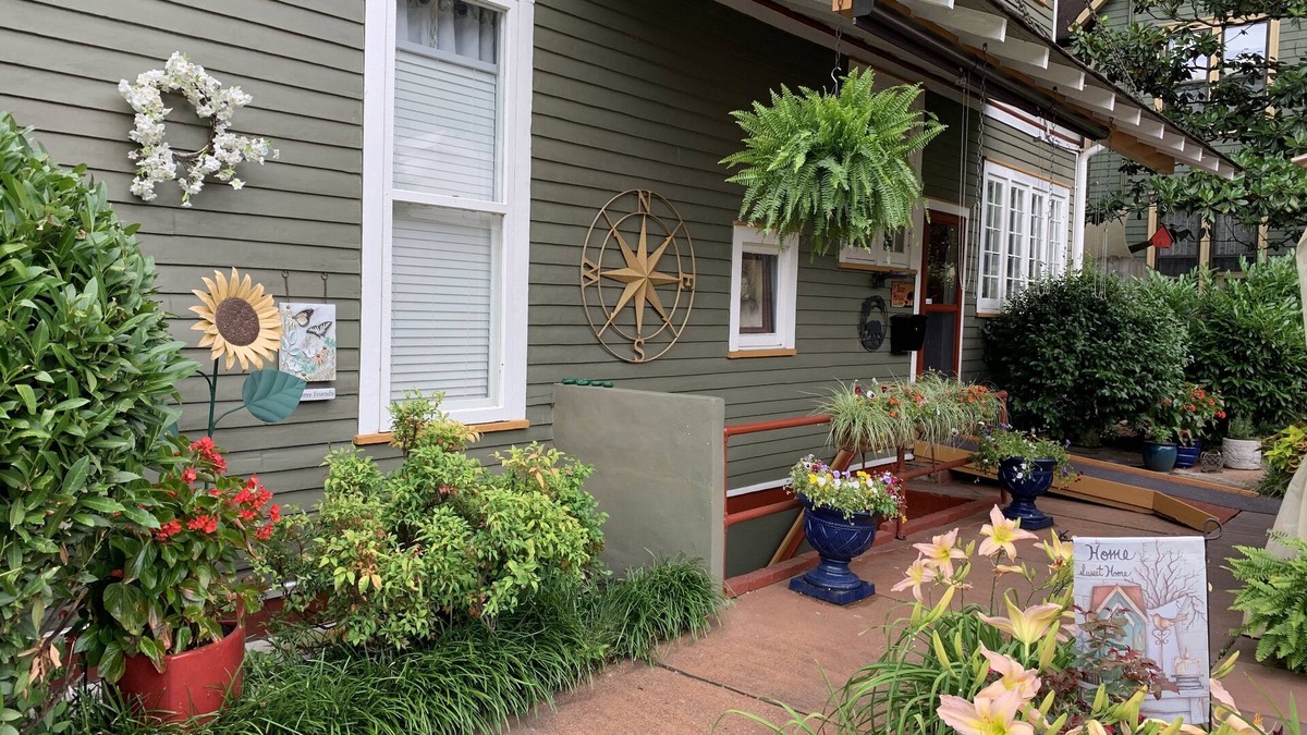 St. Elmo Improvement League Apartment | Bear House 1890, Wheland Wing, Upgraded Detailed Amenities, Walk to Cafes, Shops