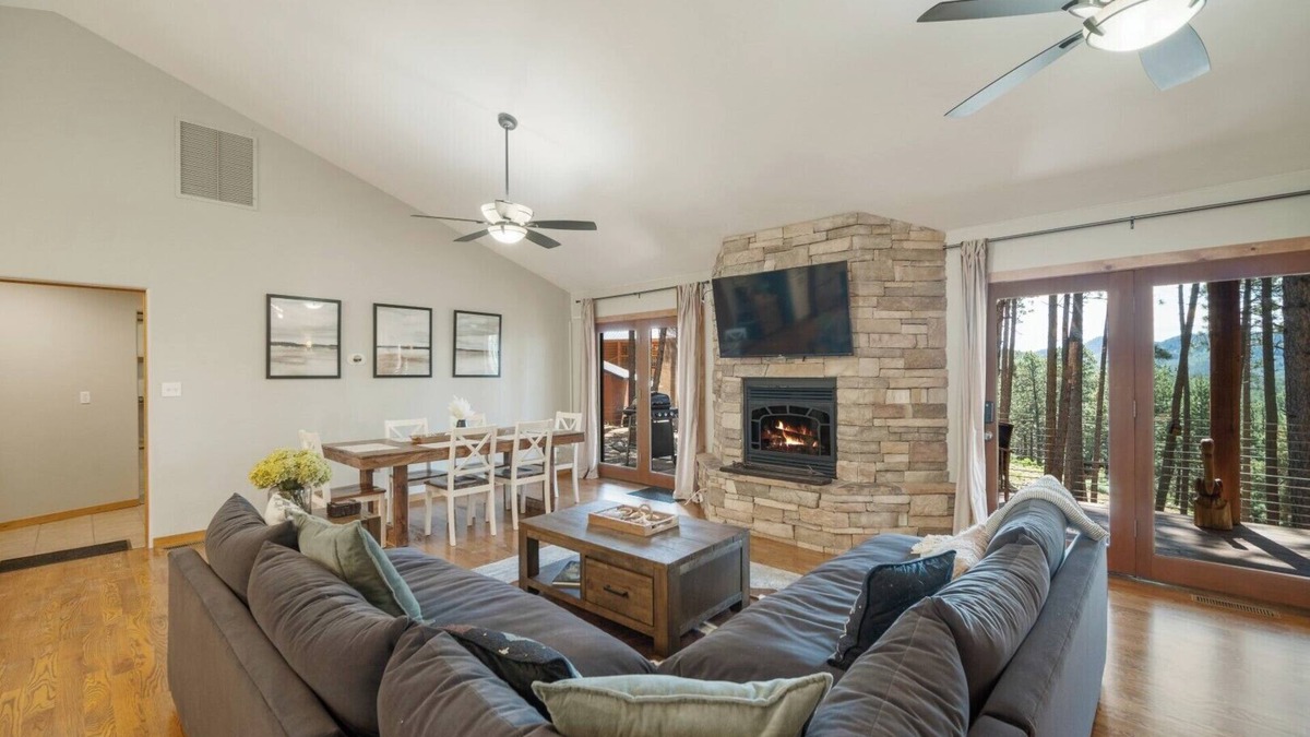 Forest Lakes House | Bear Hug Retreat! 3BD/2.5BA Tranquil Mt Home