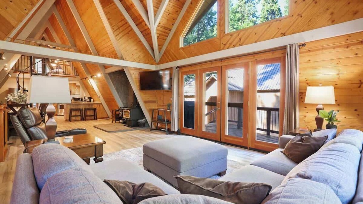 Sierra Cedars House | Bear Hugs A-Frame Cabin with Games, AC & BBQ Grill