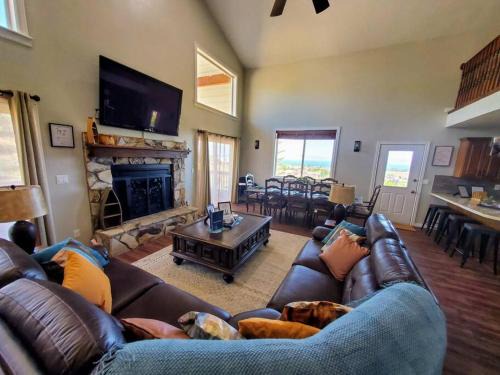 Sweetwater House | Bear Lake Emerald Retreat with lake view.