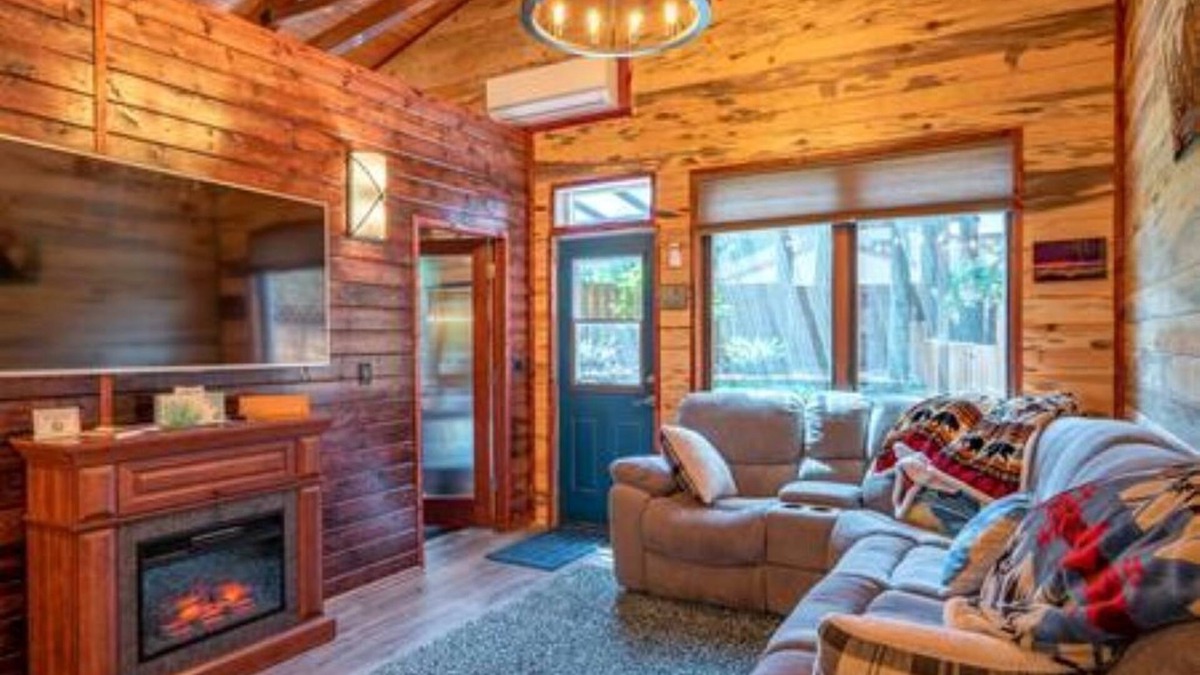 Sherwood - Tualatin South Cabin | Bear Lodge - Heart of Wine Country