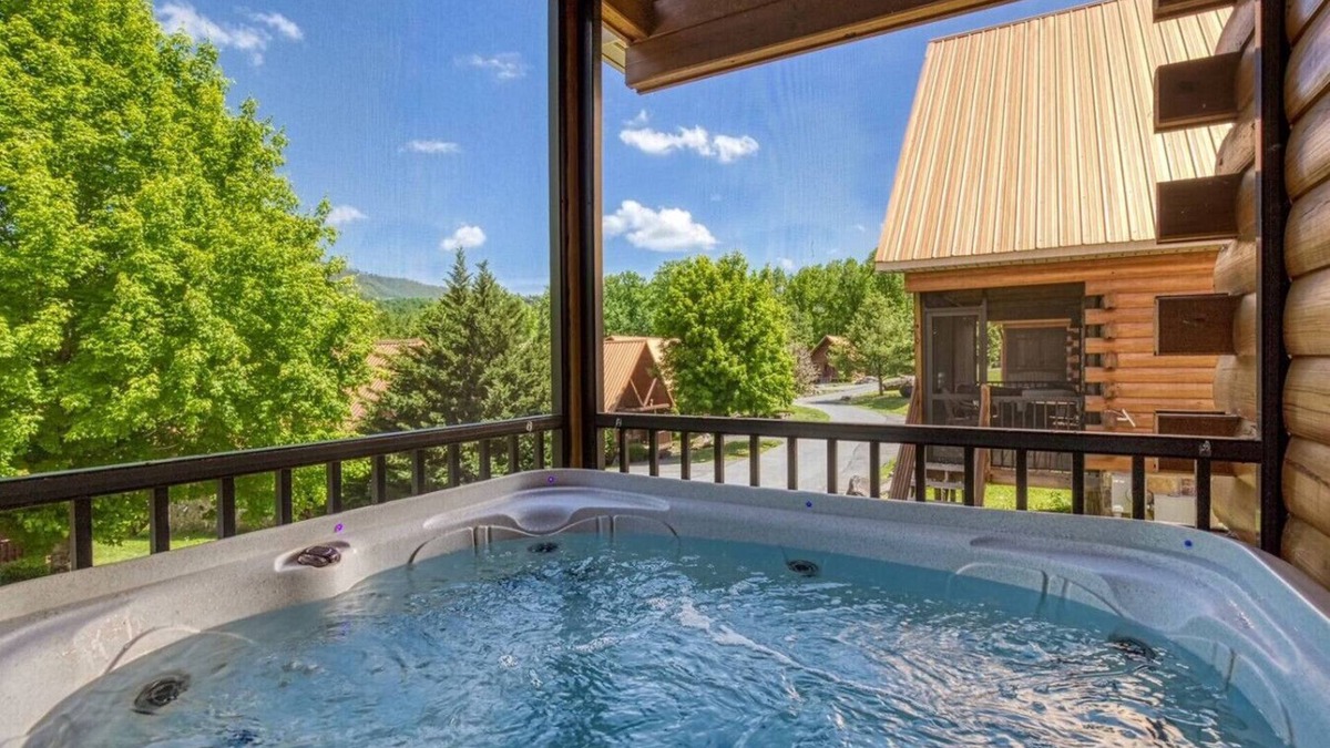 White Oak Lodge Cabin | Bear Necessities-Cozy 2BR Cabin Gatlinburg-Hot Tub