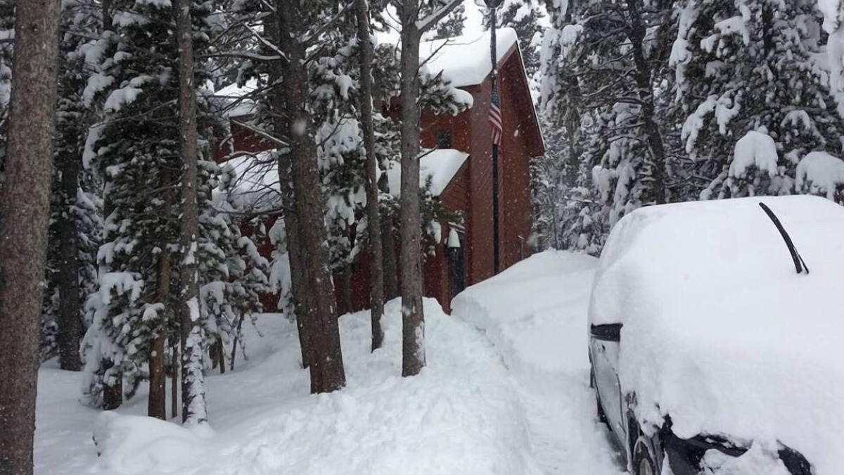 Saint Mary's House | BEAR PARK CABIN, glacier, lakes, fishing & hiking, ATV trails!