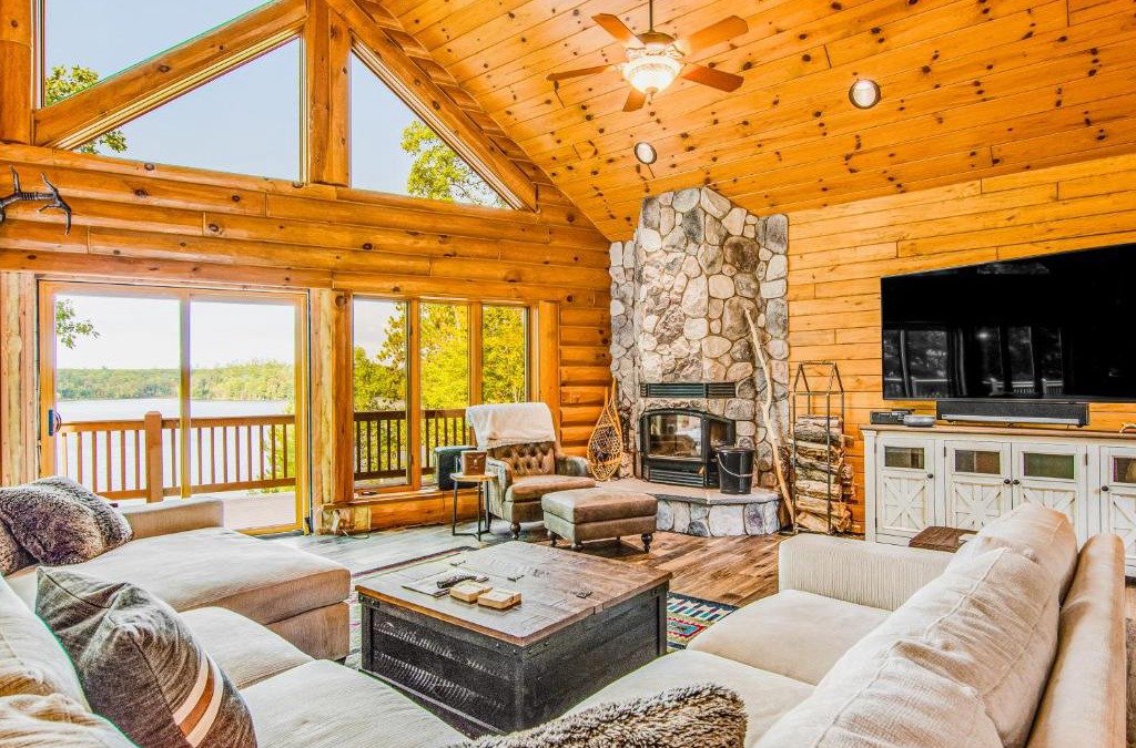 Lac du Flambeau House | Bear Pause Retreat & The Stone House
