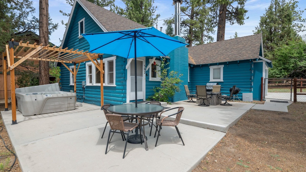 Fox Farm House | Bear Slope View - Close to Slopes, Pet Friendly, Fenced Yard, Hot Tub