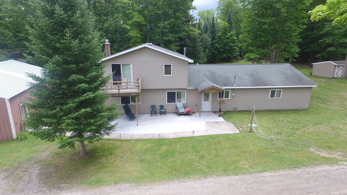 Hillman House | Bear swamp lodge right side