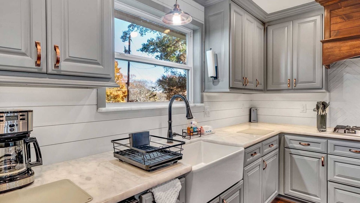 Whitehouse Cottage | Bear & Tank Cottage