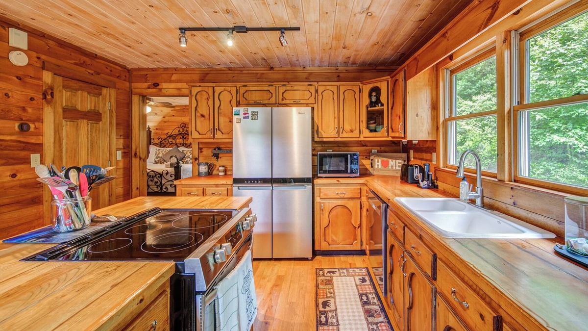 Foxfire Estates Cabin | Bear Track Falls Retreat Mtn. Getaway!