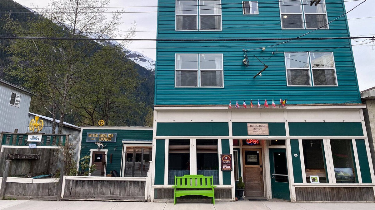 Stewart House | Bear Valley King Suite - Historic Hotel Bayview